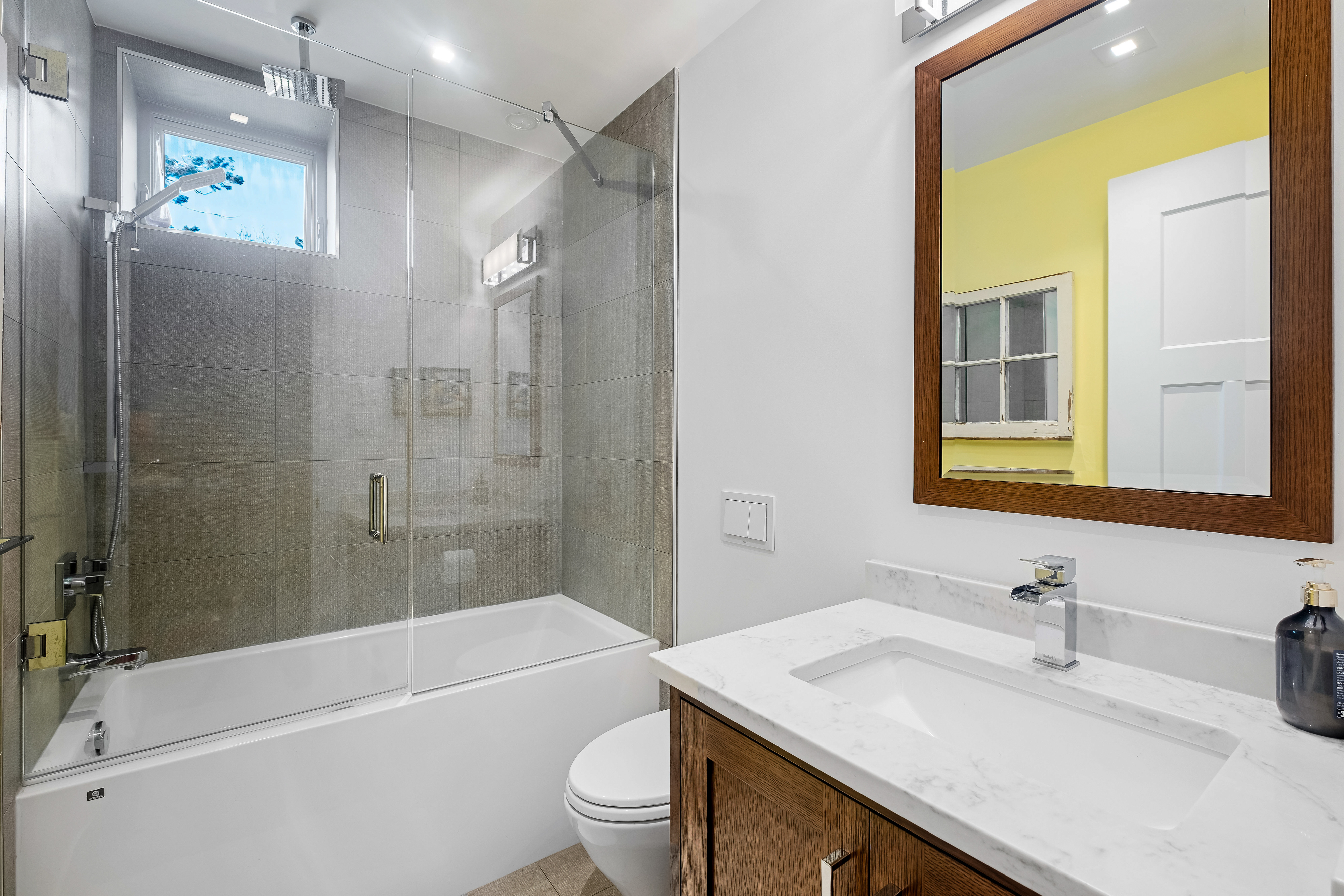 15046 Buena Vista Avenue